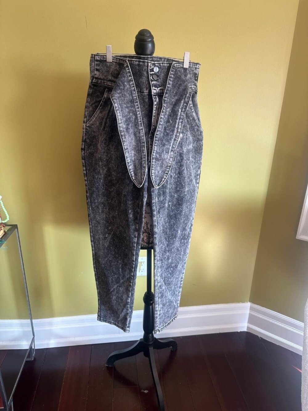 London Fog High Waist Acid Wash Paperbag Tie Waist Straight Leg Jeans XL - Picture 2 of 13